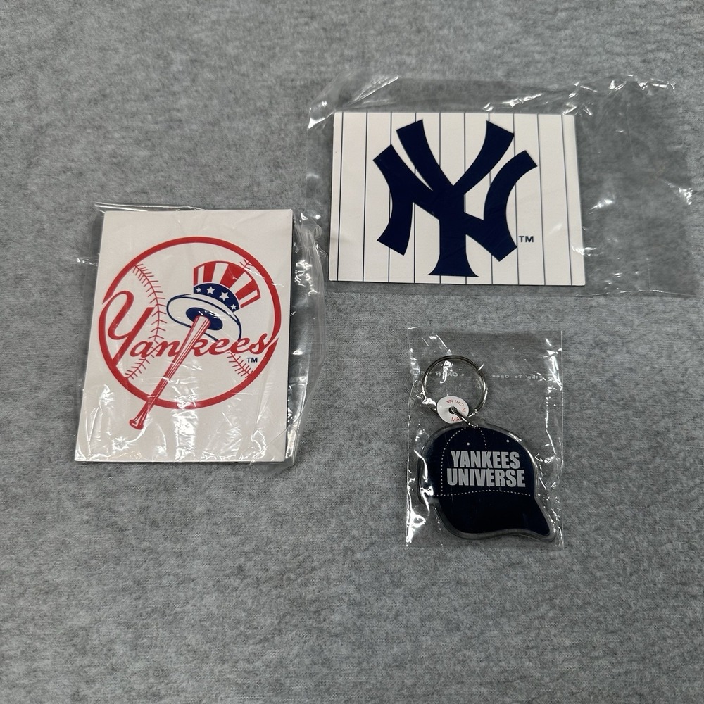 Yankees Universe MLB Keychain + 2 Flexible Magnets Set NWT